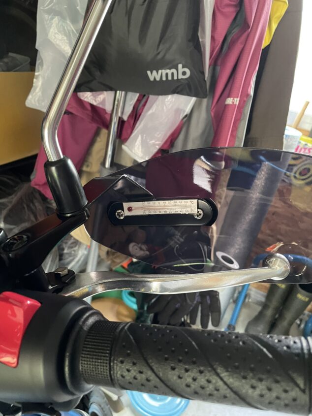 アナログ式の気温計(イマイチ)