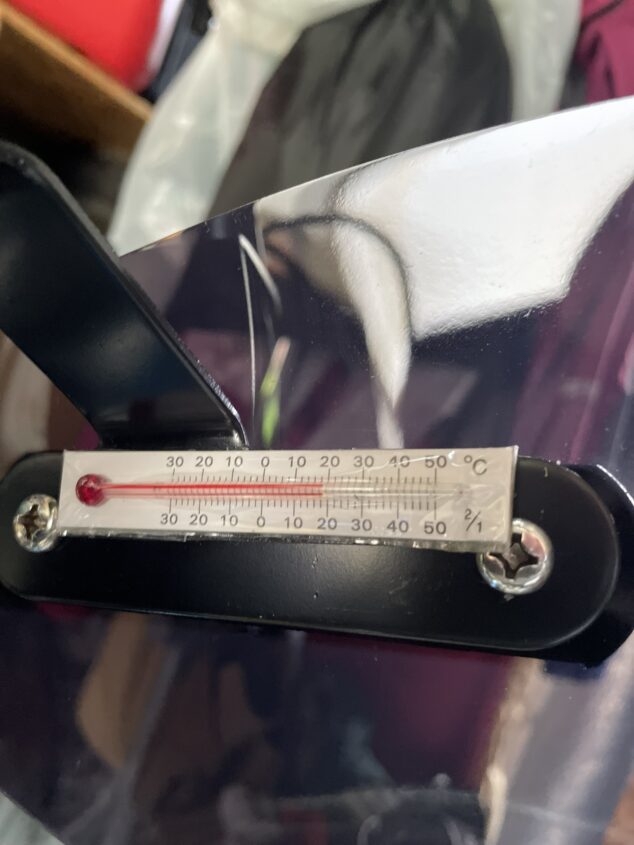 アナログ式の気温計